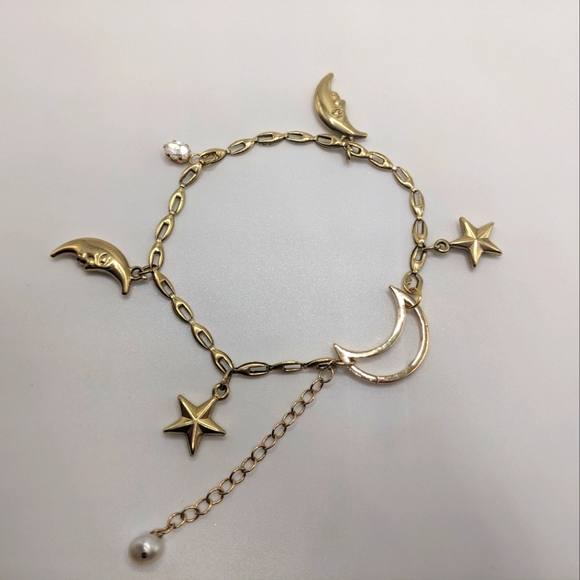 SOLD♥️ 14k Yellow Gold Crescent Moon /Charm Clasp - Picture 3 of 8